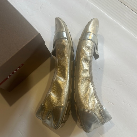 Prada w box metallic light gold Silver toned scrunch lightweight Loafers sz 40 - Picture 3 of 10